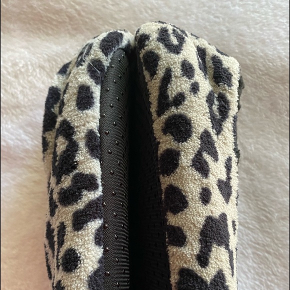 NWT ISAAC MIZRAHI SHOES Faux Fur Leopard Print Slippers Size Medium - Picture 10 of 15
